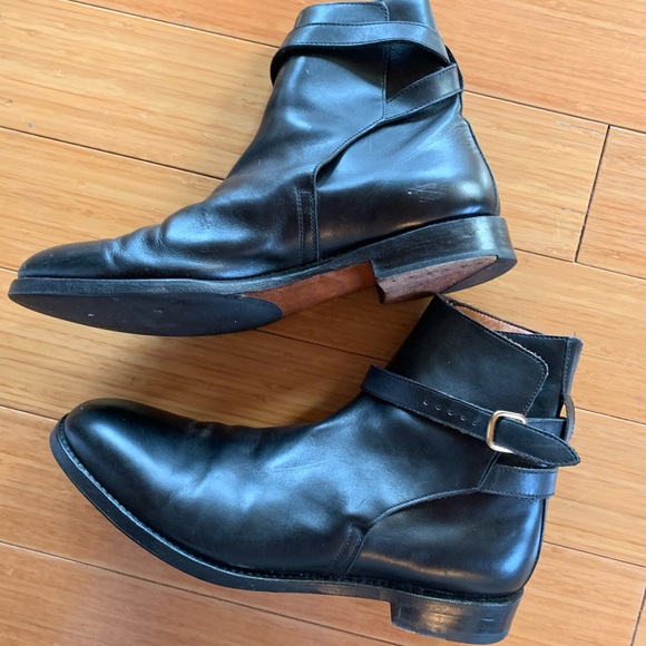 Black boots - Picture 10 of 15